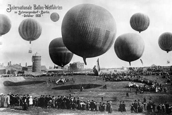 Berlin Ballon Race Photo - Art Print