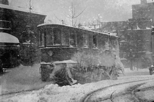 New York Trolley Car makes its way during the Blizzard of 1922 - Art Print