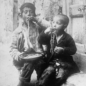 Two Neapolitan Children slurp down Spaghetti - Art Print