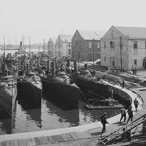 US Torpedo boats in the wet dock