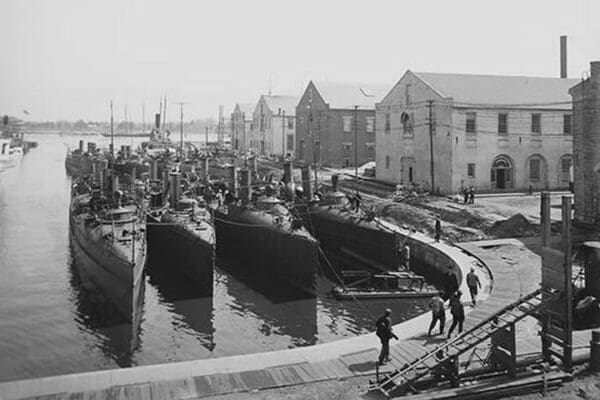 US Torpedo boats in the wet dock